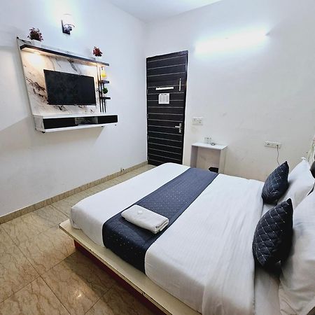 Hotel Tulip Near Delhi Airport ニューデリー エクステリア 写真