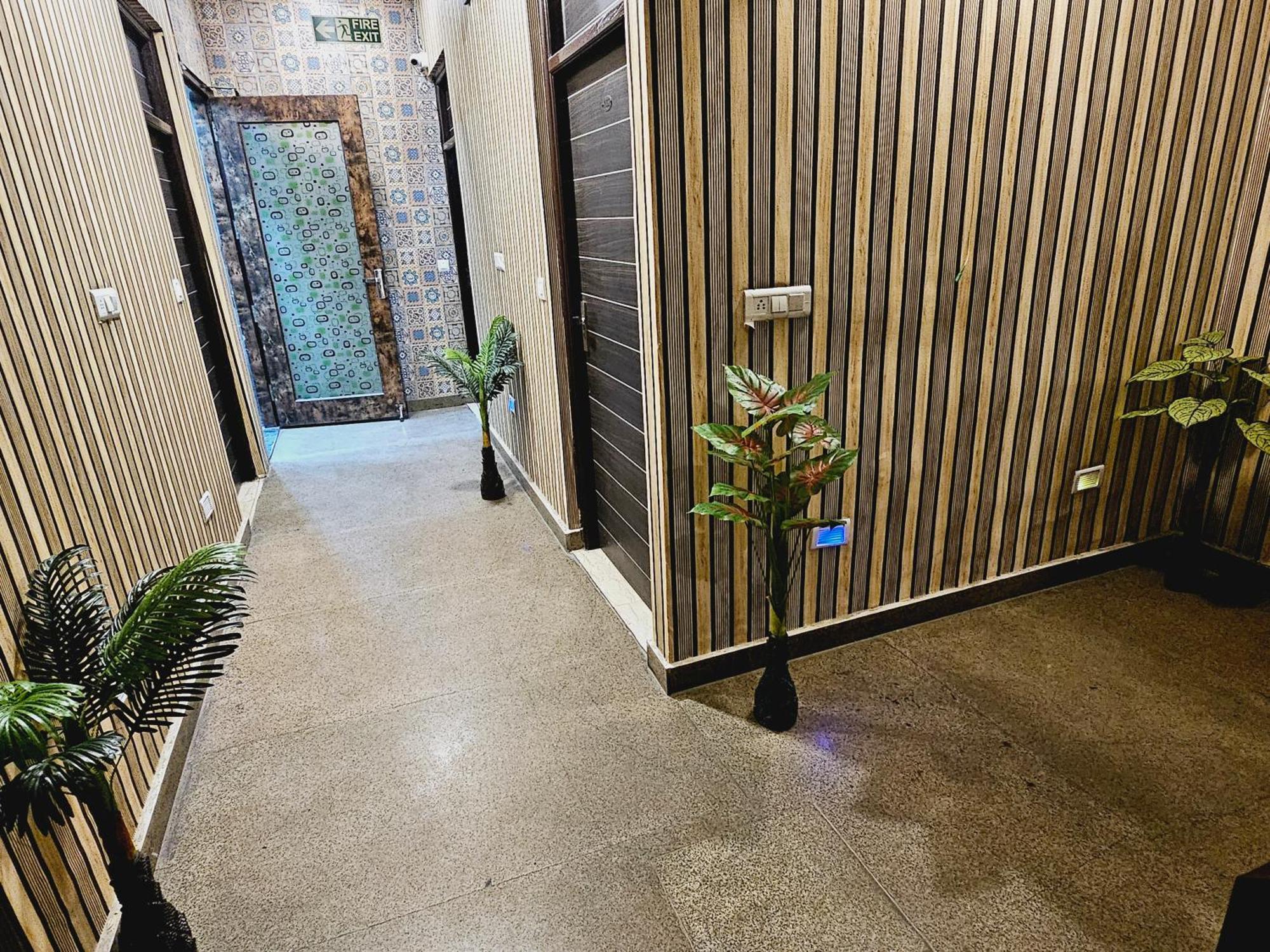 Hotel Tulip Near Delhi Airport ニューデリー エクステリア 写真