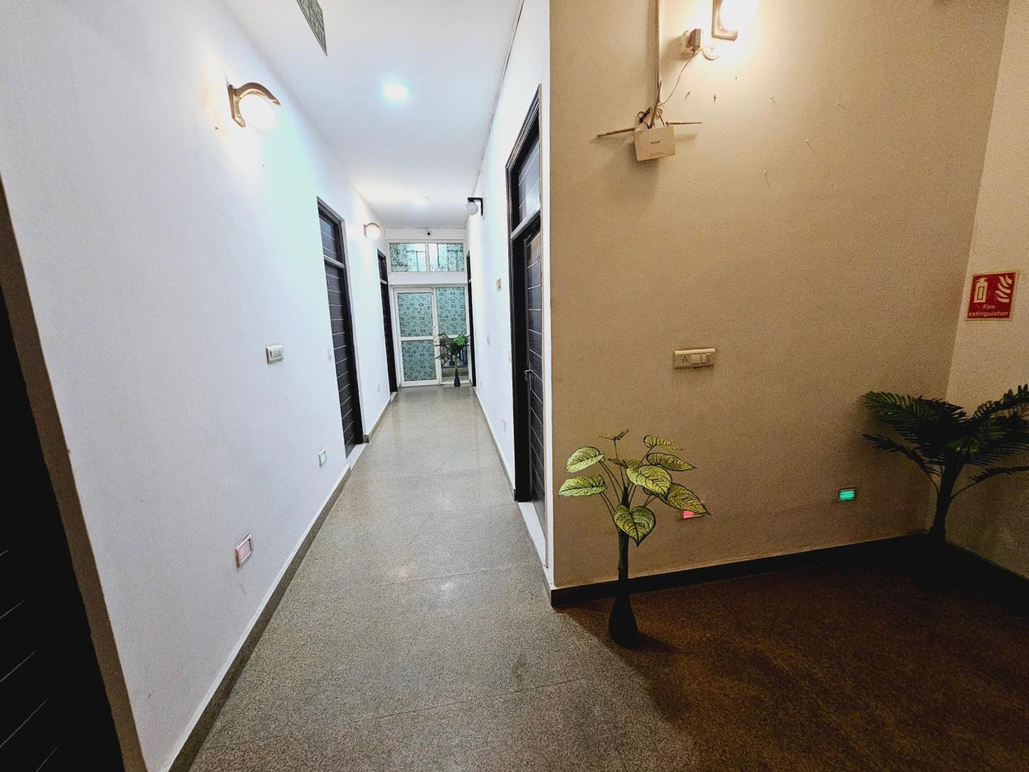 Hotel Tulip Near Delhi Airport ニューデリー エクステリア 写真