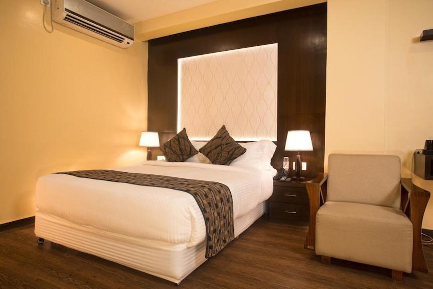 Hotel Tulip Near Delhi Airport ニューデリー エクステリア 写真